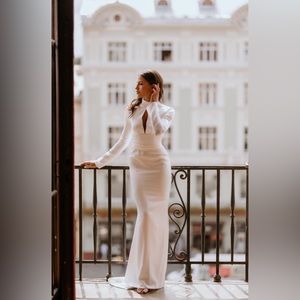 Gorgeous Vhybe studio wedding dress size 2 brand new
